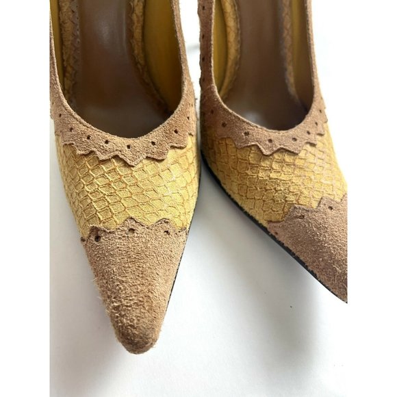Women’s Lui Chiny Mustard Colored pointed pump heels - Picture 5 of 9